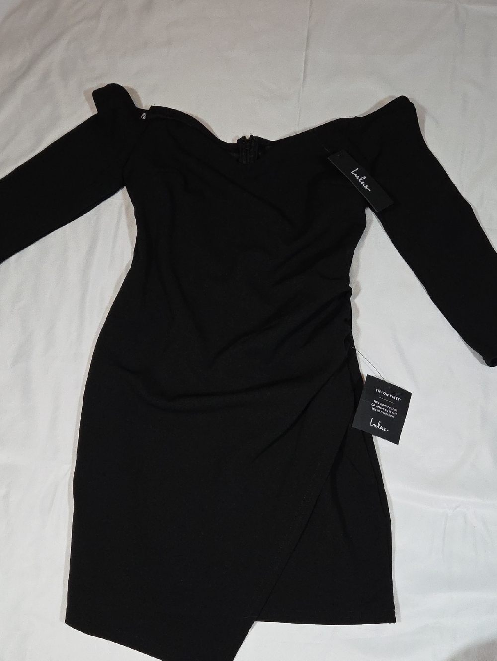 NWT Lulus off-the-shoulder bodycon mini dress long sleeve side-ruched Detail S